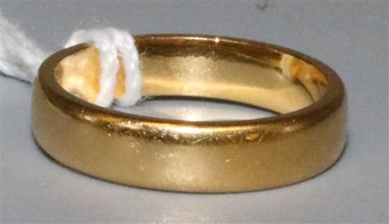 Small 22ct gold wedding band